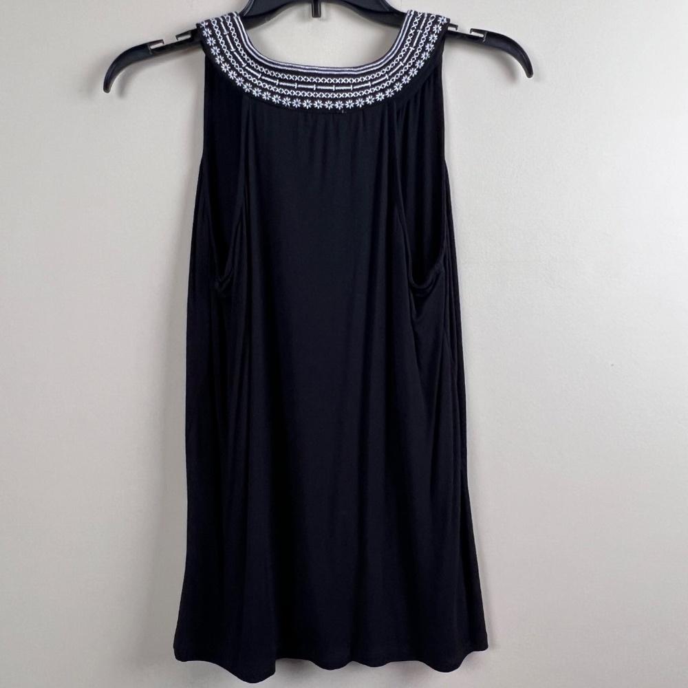 Dress Barn Black White Embroidery Tank Top Blouse Woman’s Medium - Picture 4 of 7